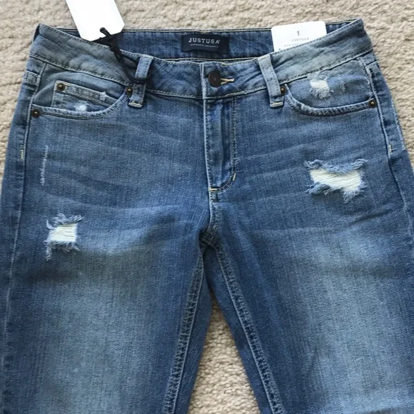 Distressed Ankle Length Jeans - Picture 6 of 8